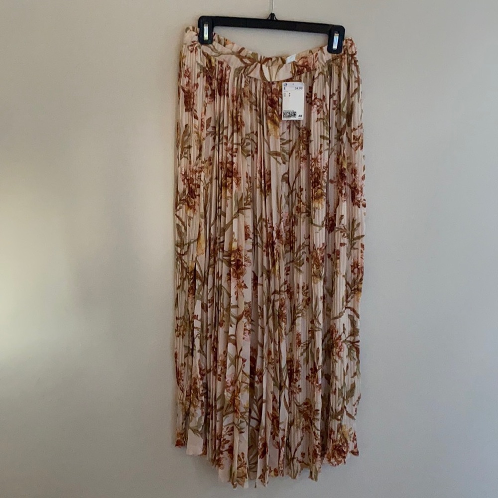 Pleated midi skirt - NWT (H&M)